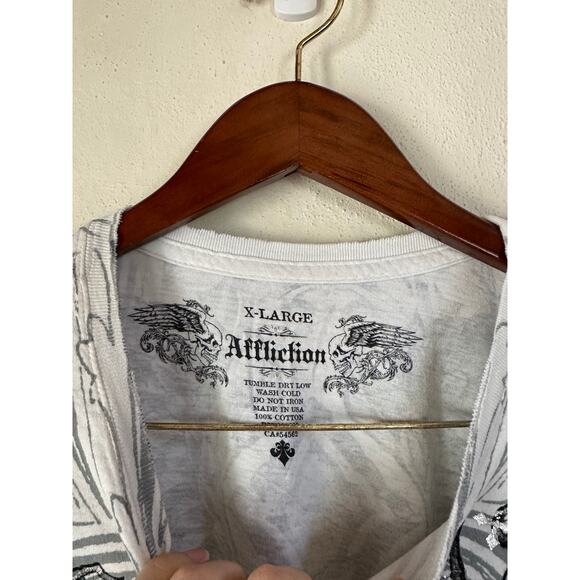 Vintage Y2K Affliction Men’s Distressed White Cross Wings Short Sleeve T Shirt - Picture 9 of 9